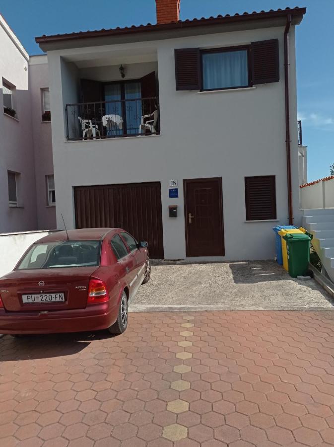 "Sunny" - Studio Apartment بولا المظهر الخارجي الصورة
