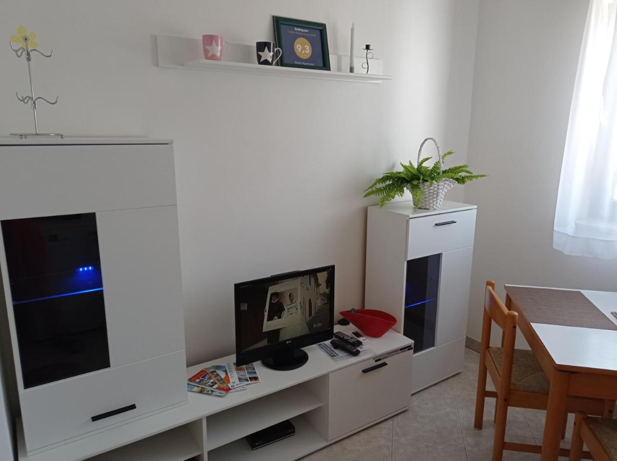 "Sunny" - Studio Apartment بولا المظهر الخارجي الصورة